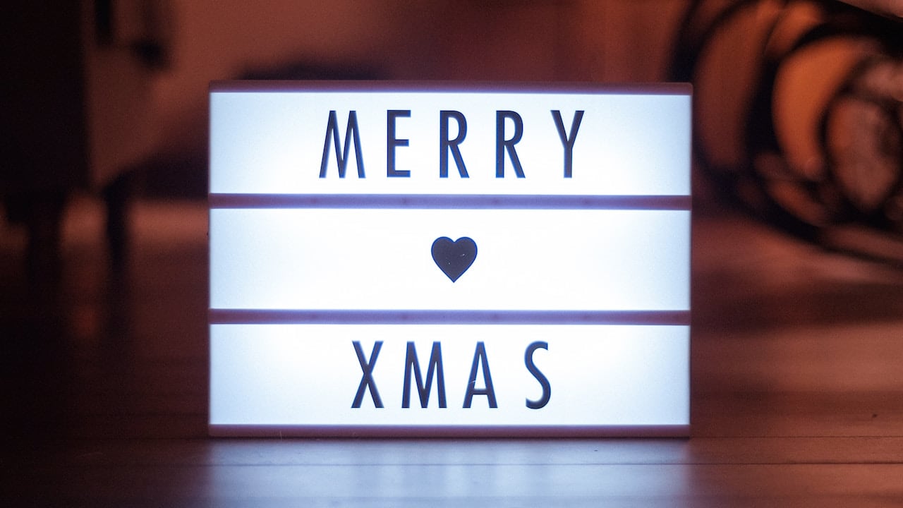 Lighted sign that reads Merry Xmas